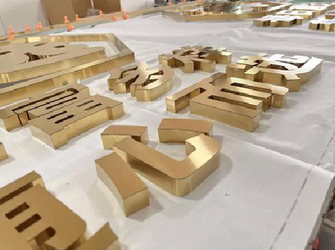 鹤峰拉丝不锈钢字的特点。