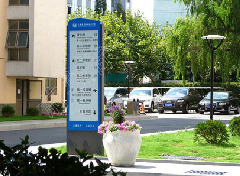 鹤峰哪些因素影响宣传栏的制作？